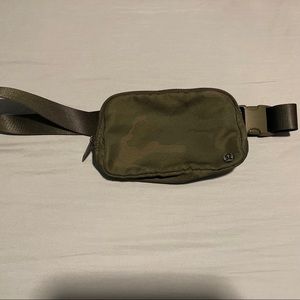 🍋Lulu Lemon Everywhere Belt Bag